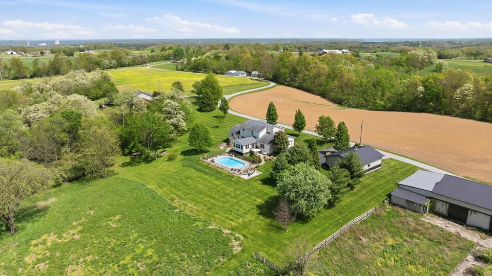 Northern Kentucky Gem w/ Yard & In-Ground Pool! House in Ohio
