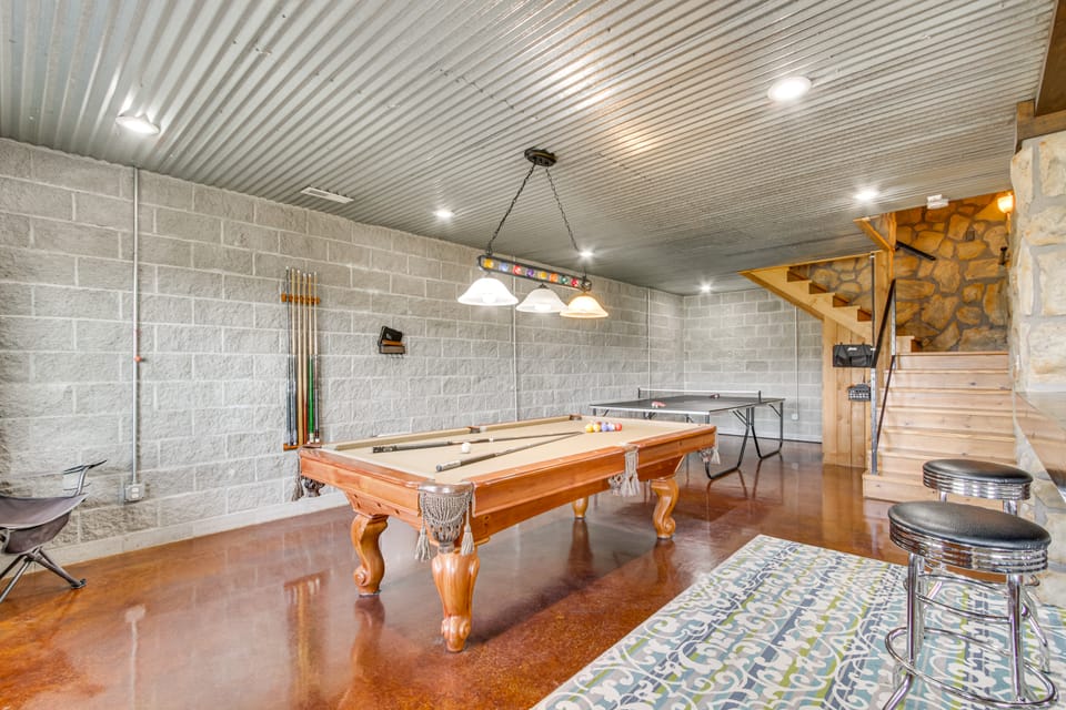 210-Acre Cabin w/ Trails & Hot Tub in Tuscumbia! House in Alabama