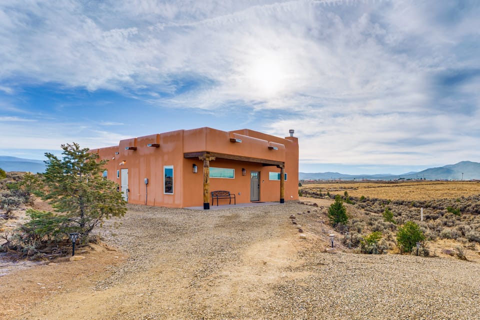 Panoramic Mtn Views! Serene Gem in Ranchos De Taos House in New Mexico