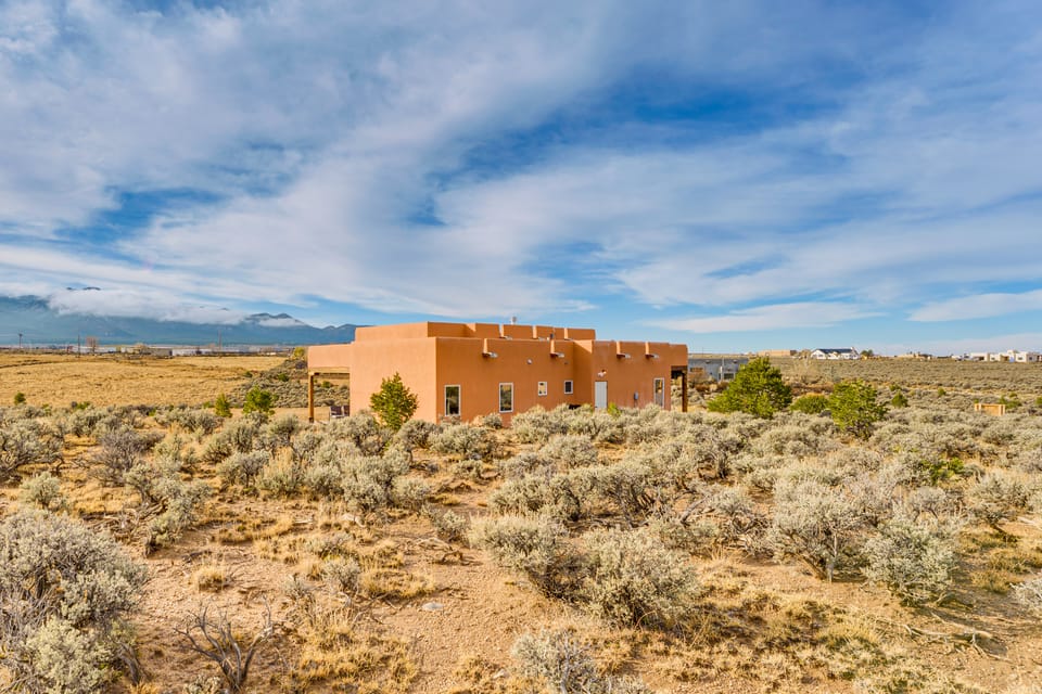 Panoramic Mtn Views! Serene Gem in Ranchos De Taos House in New Mexico