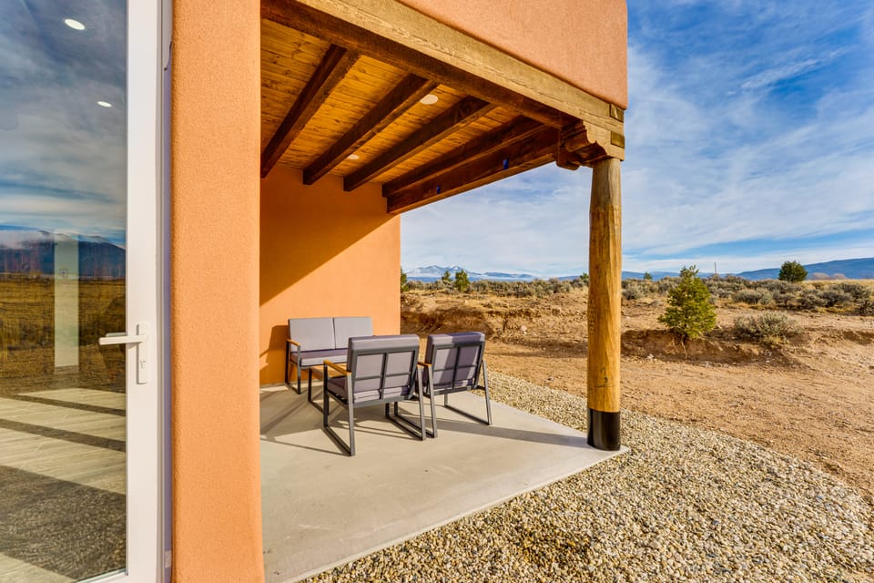 Panoramic Mtn Views! Serene Gem in Ranchos De Taos House in New Mexico