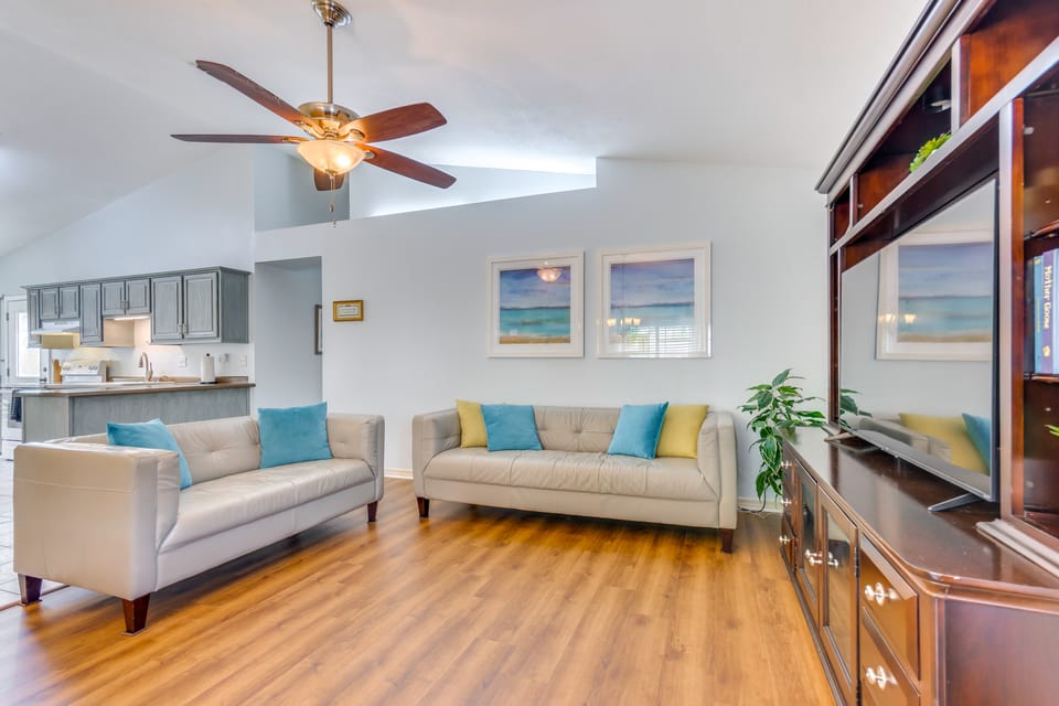 ADA Friendly! Convenient Family Home in Pensacola House in Bellview