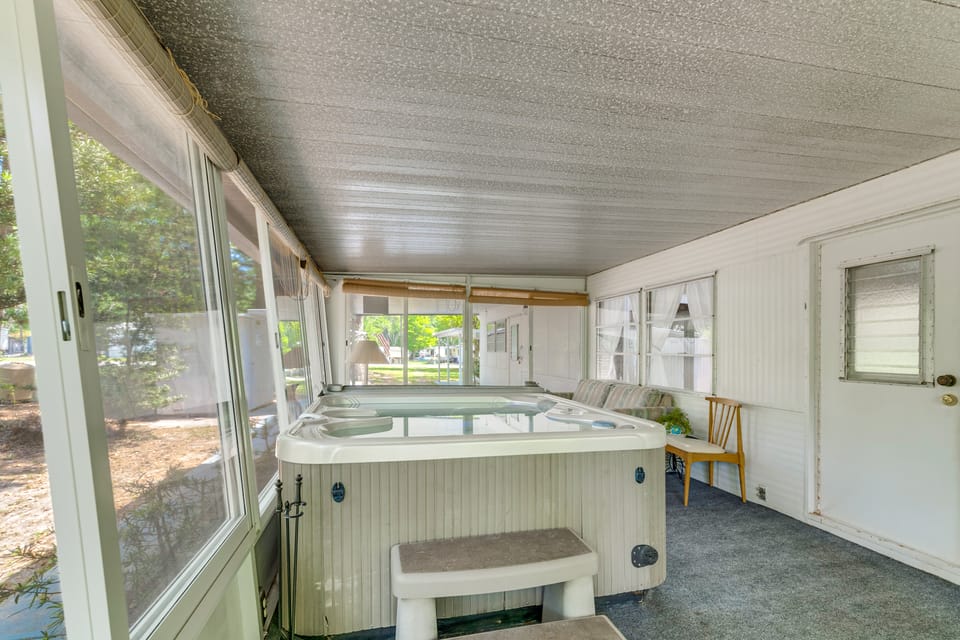 Bushnell Riverside Retreat w/ Hot Tub & Game Shed House in Florida