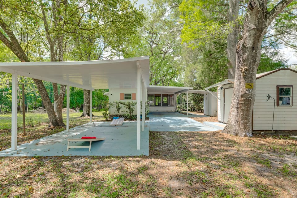 Bushnell Riverside Retreat w/ Hot Tub & Game Shed House in Florida