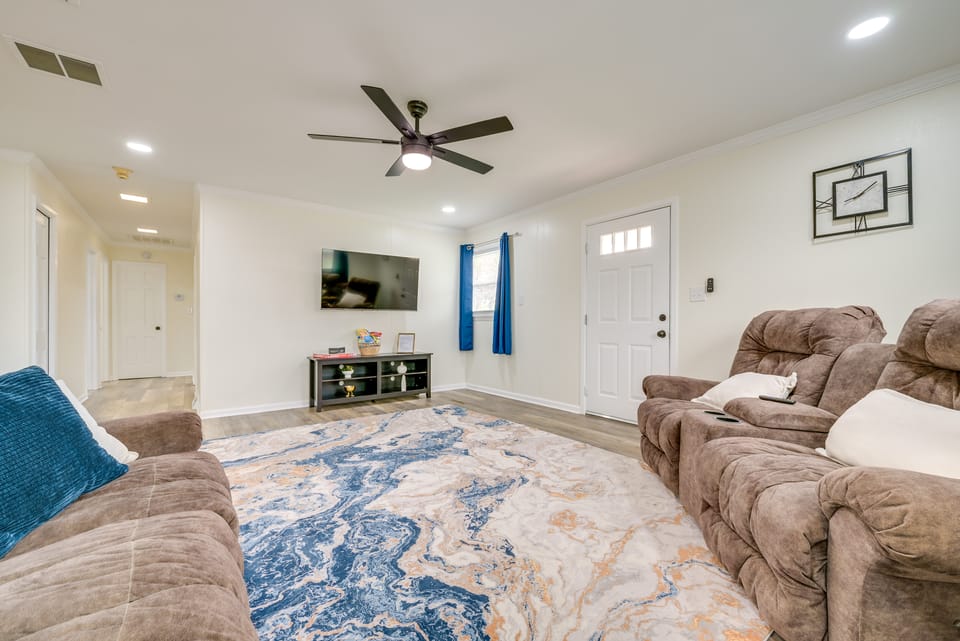 Hiking, Blackjack & More! Charming Home in Grover House in South Carolina