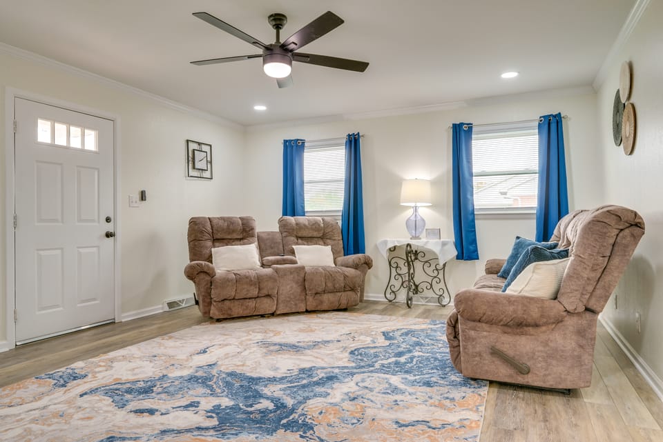 Hiking, Blackjack & More! Charming Home in Grover House in South Carolina