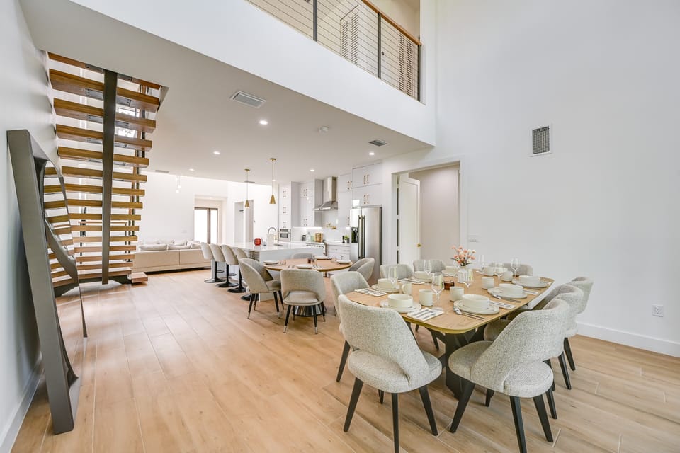 3 Mi to Naples Beach: Chic Group Getaway w/ Pools! House in East Naples