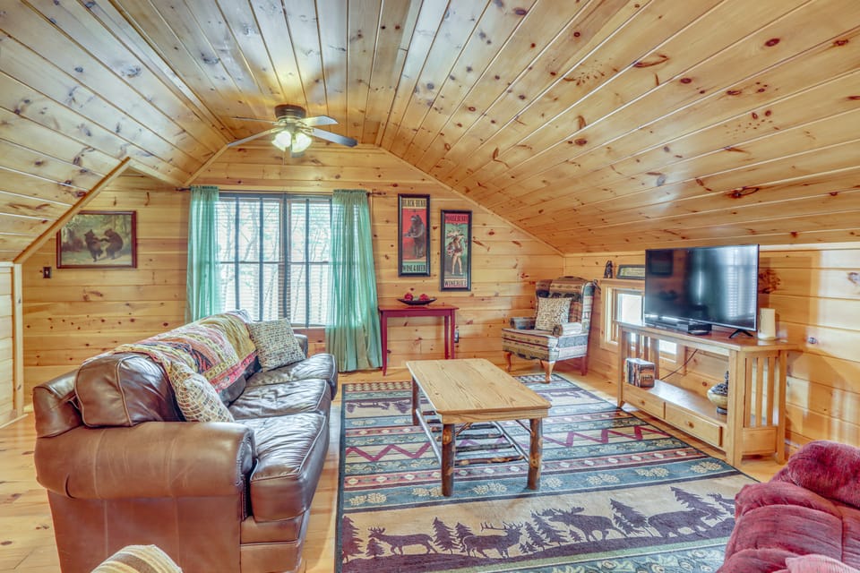 Spacious Log Cabin w/ Stunning Views in Blue Ridge House in Georgia