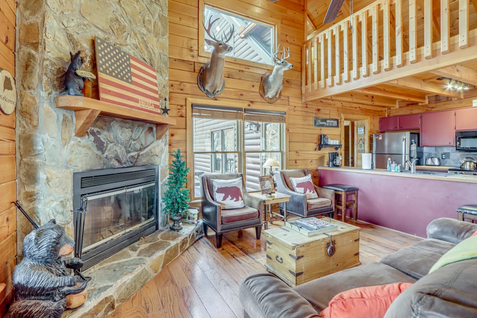 Spacious Log Cabin w/ Stunning Views in Blue Ridge House in Georgia