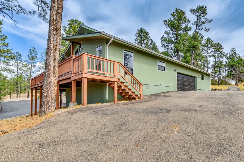 1 Mi to Alto Lake! All-Season Base w/ Mtn Views House in Alto