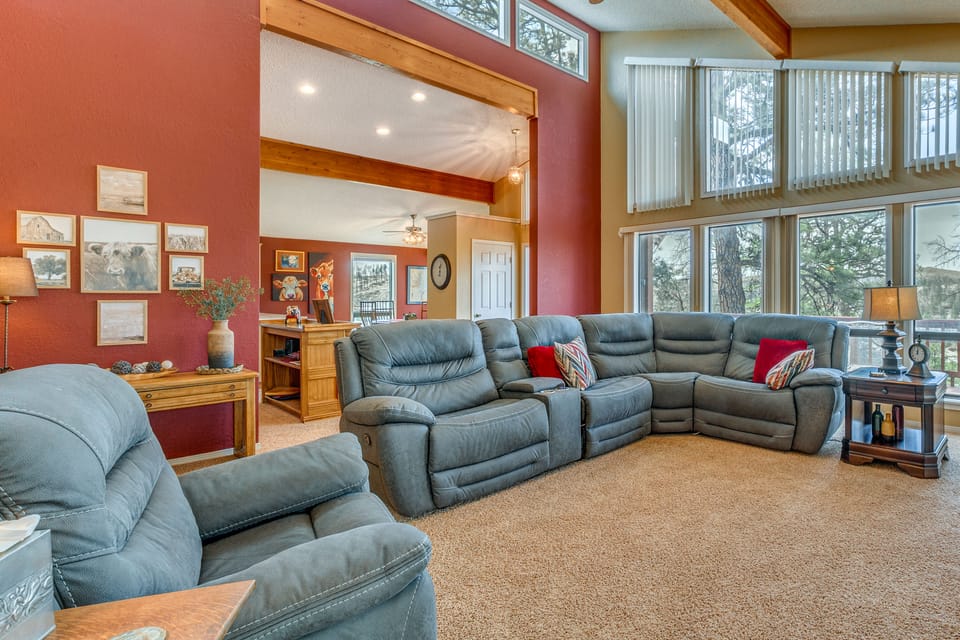 1 Mi to Alto Lake! All-Season Base w/ Mtn Views House in Alto