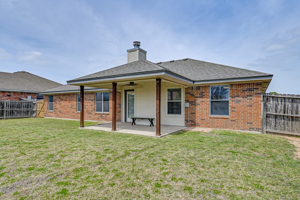 8 Mi to Fort Hood! Family Home w/ Patio & Yard House in Killeen
