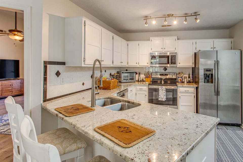 Coastal Retreat in Hampstead + Private Deck & Yard House in Topsail