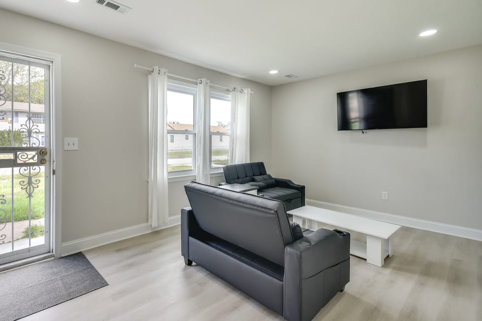 Near Waterfront! Retreat 6 Mi to Hampton Coliseum House in Hampton