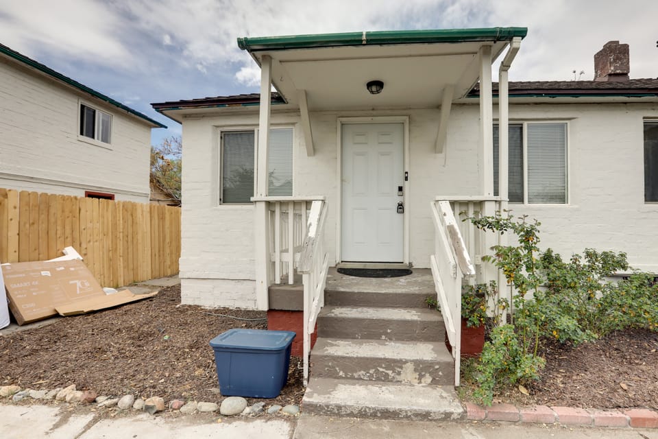 Home Close to I-80, Industrial Ctr & Hospitals Apartment in Sparks