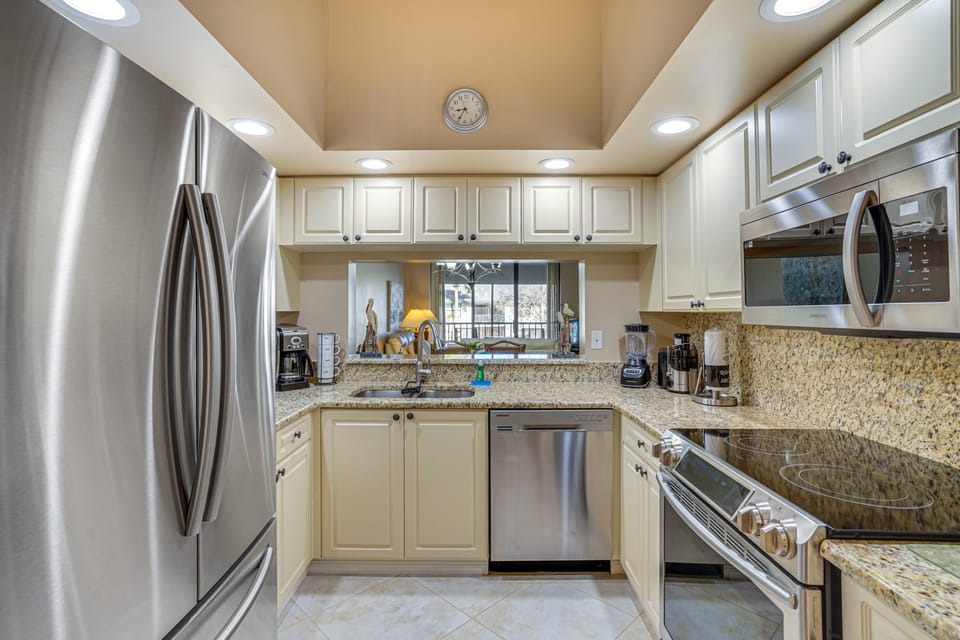 Resort-Style Condo 6 Mi to Bradenton Beach! Apartment in Bradenton