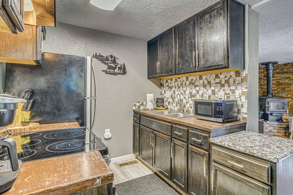 < 1 Mi to Grindstone Lake! All-Season Family Haven House in Ruidoso