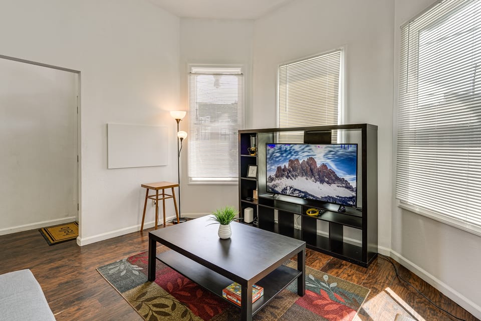 Spacious & Central! Pet-Friendly Emeryville Home House in Oakland