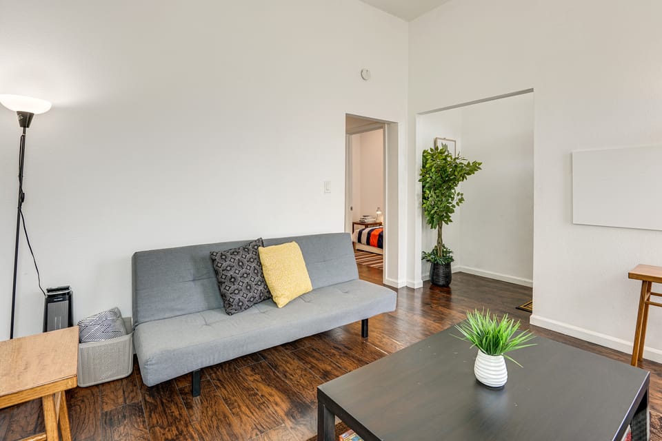 Spacious & Central! Pet-Friendly Emeryville Home House in Oakland