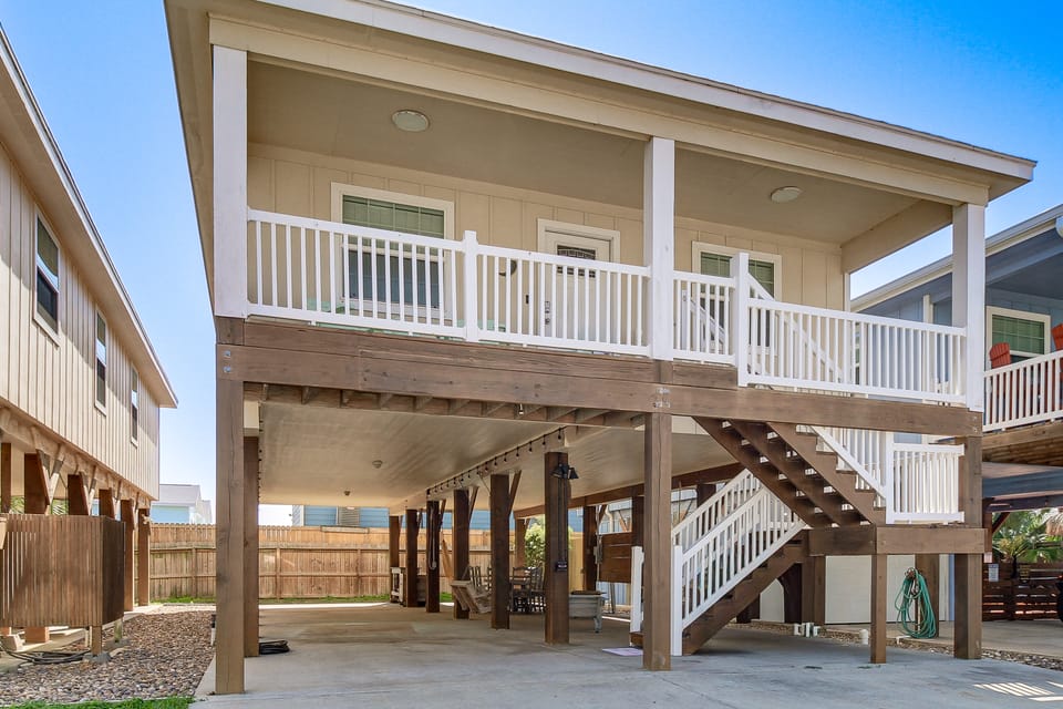 Walk or Ride to Beach! Family Home w/ Patio Lounge House in Port Aransas
