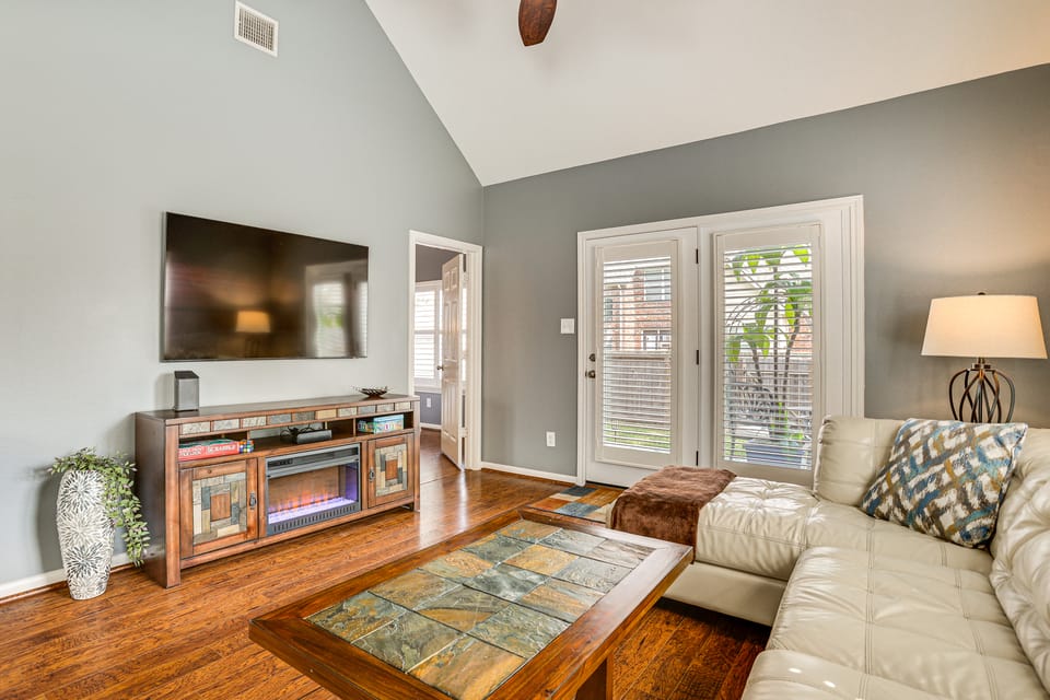 Swim, Golf & Shop: Family Spring Getaway Apartment in Houston