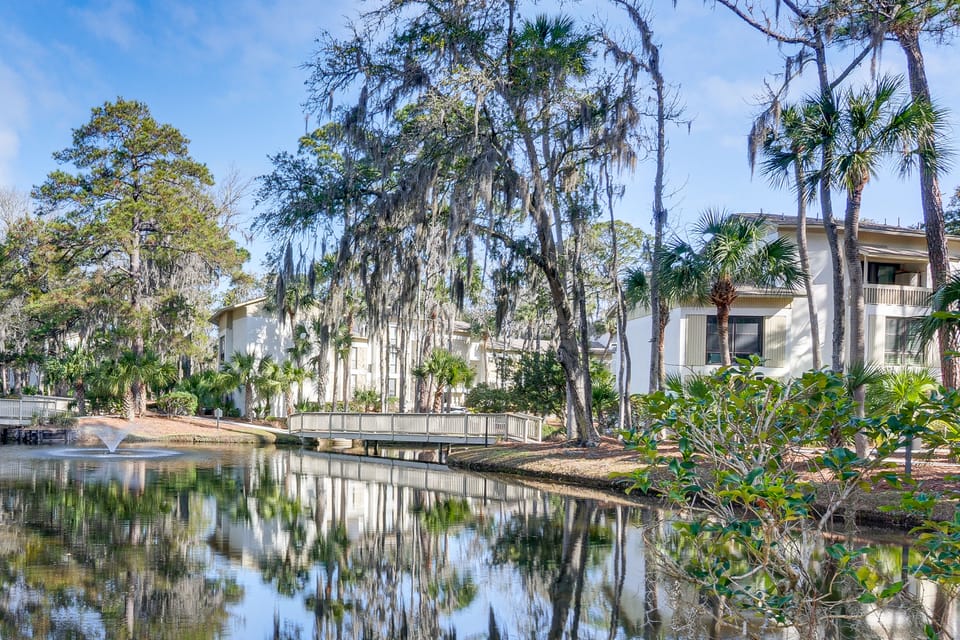 Walk to Beach: Hilton Head Escape w/ Pool Access! Apartment in South Forest Beach