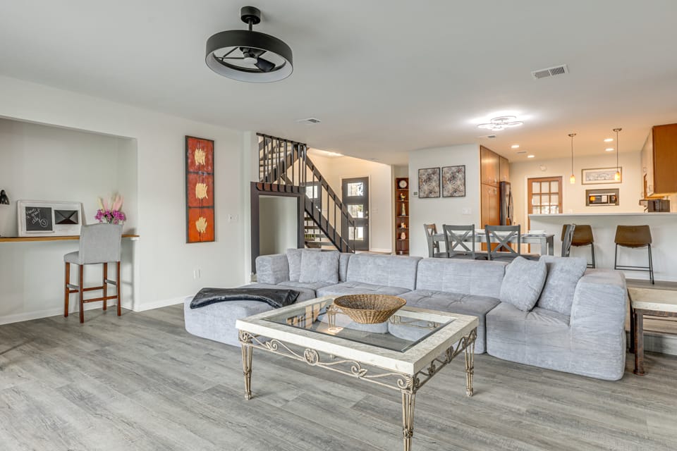 Dock! Waterfront Retreat 5 Mi to Dtwn Jacksonville Apartment in Jacksonville