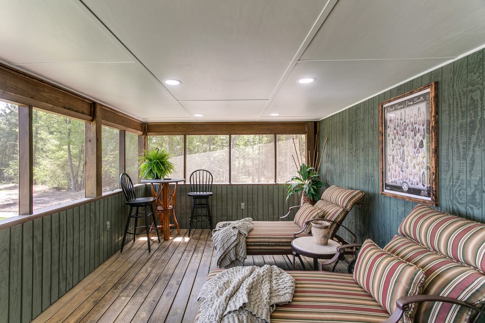 Private Fishing Pond! Secluded Enigma Retreat House in Georgia