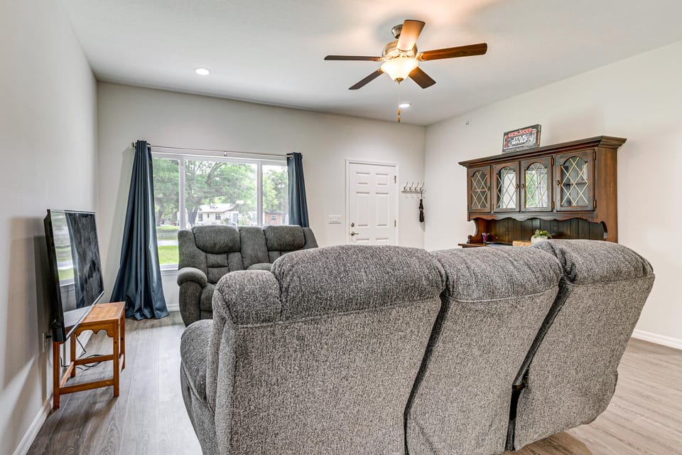 Dunnellon Escape w/ Yard: 8 Mi to Rainbow River House in Florida