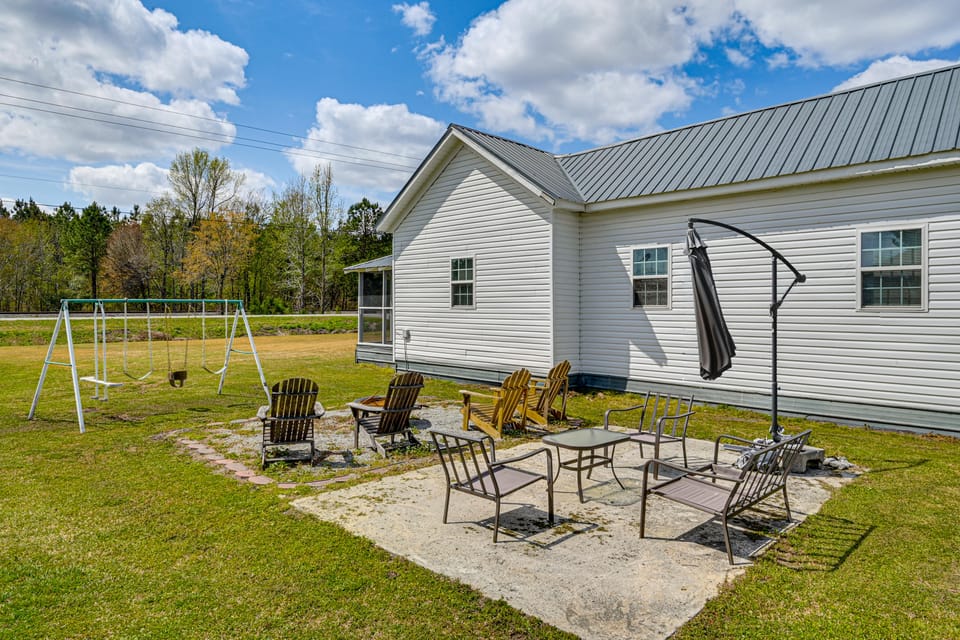 Bring Your Pets! Family-Friendly Gem in Cove City House in North Carolina