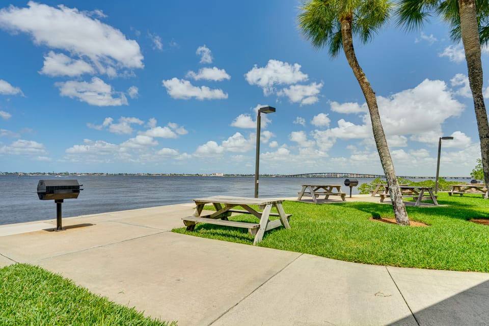 Resort-Style Fort Myers Gem: Swim, Golf & Cruise! Apartment in Cypress Lake