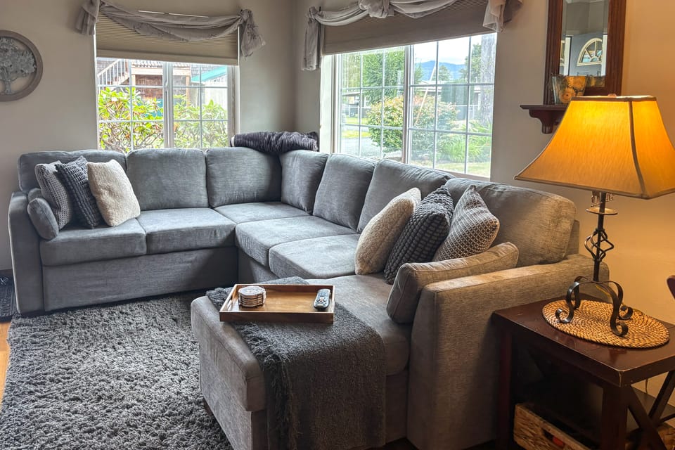 Walk to ‘Twilight’ Sites! Forks Home w/ Hot Tub House in Forks
