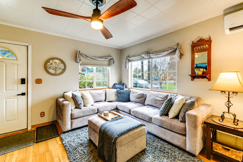 Walk to ‘Twilight’ Sites! Forks Home w/ Hot Tub House in Forks