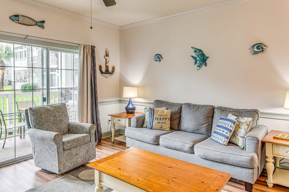 Relax Poolside & Golf! Myrtle Beach Resort Condo Apartment in Carolina Forest