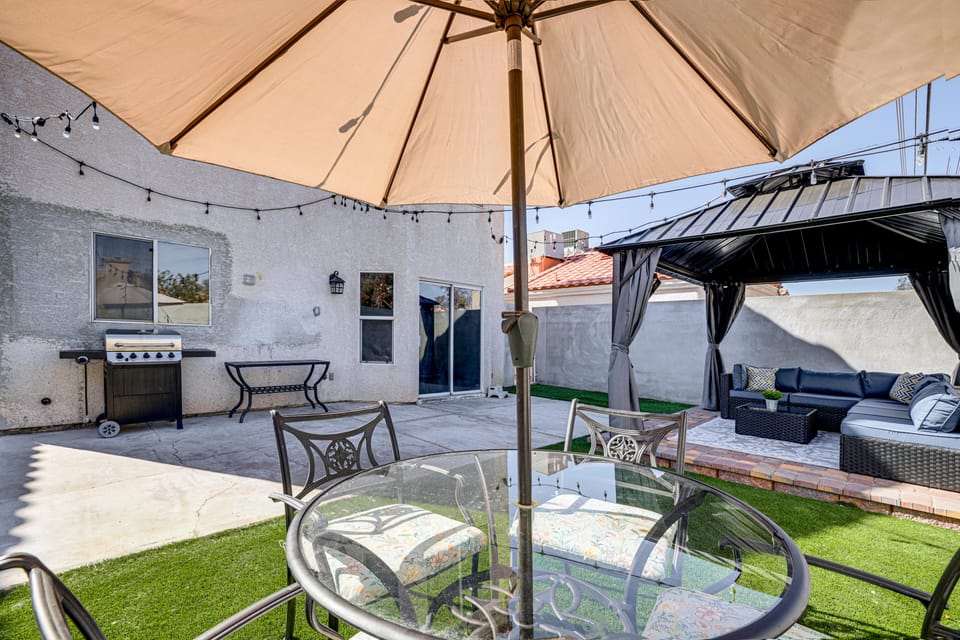 Long-Term Luxury! Las Vegas Home w/ Yard, Gazebo House in Las Vegas