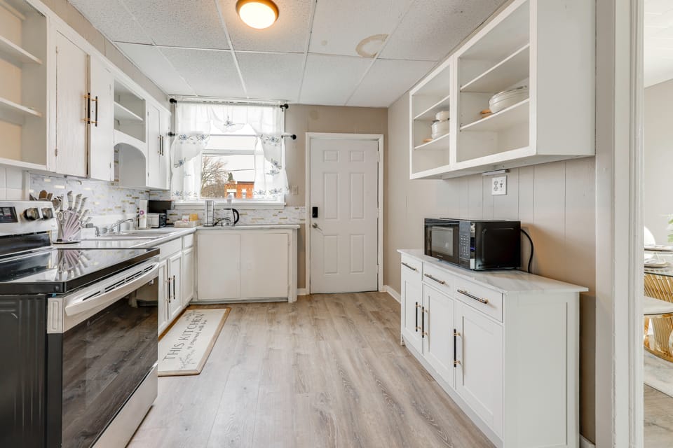 Free Parking! Townhome 3 Mi to Dtwn Rochester Apartment in Brighton