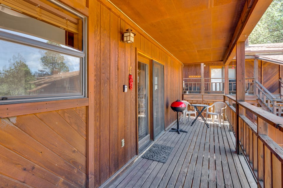 Steps to the New Angel Express Lift! Fun Condo Apartment in Angel Fire