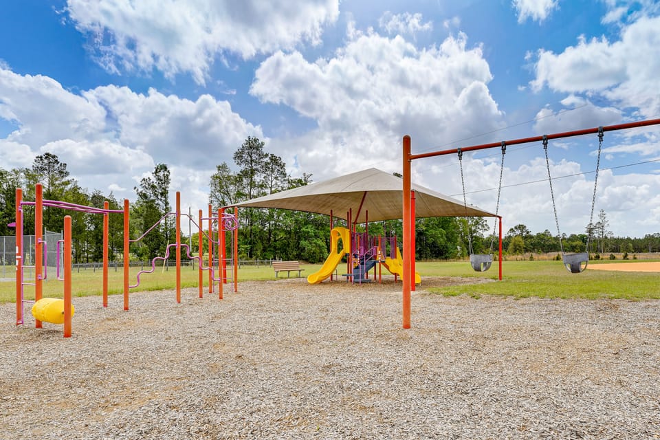 Near Ichetucknee Springs! Renovated Historic Home House in Florida