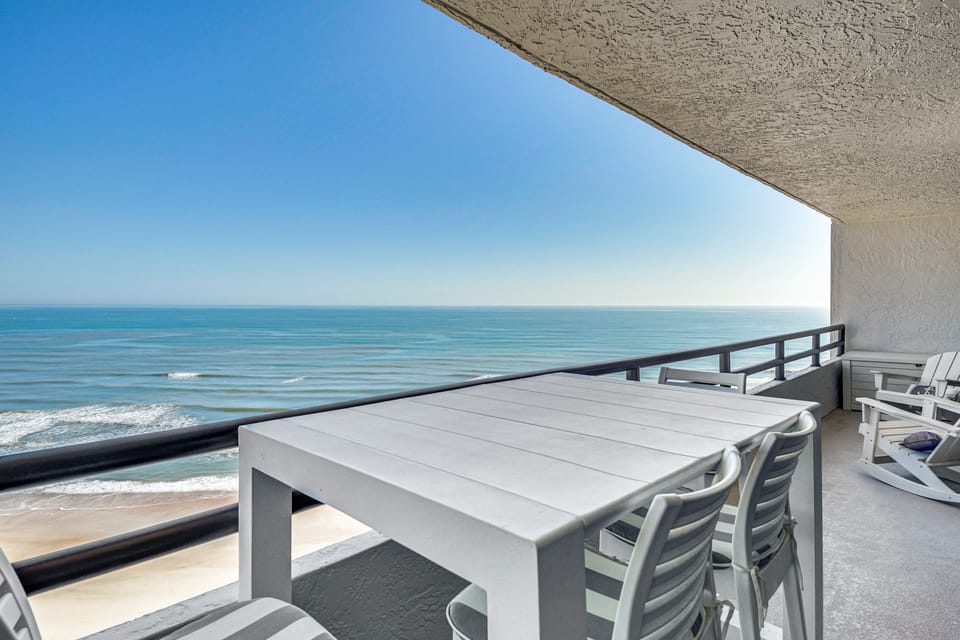 Beach, Pool & Sauna Access! Daytona Shores Escape Apartment in Daytona Beach Shores