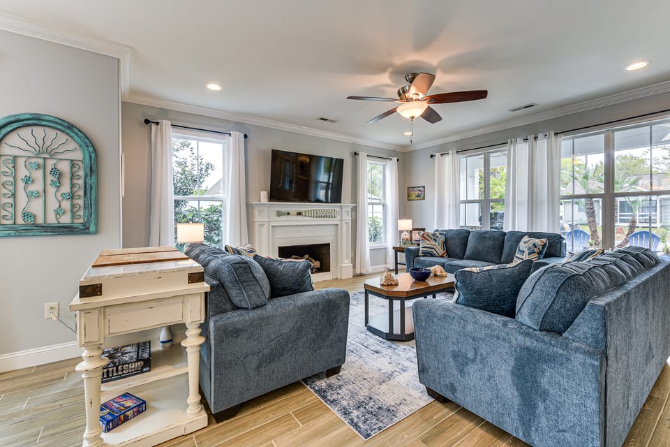 Walk to Beach & Barefoot Landing! Group Getaway House in North Myrtle Beach