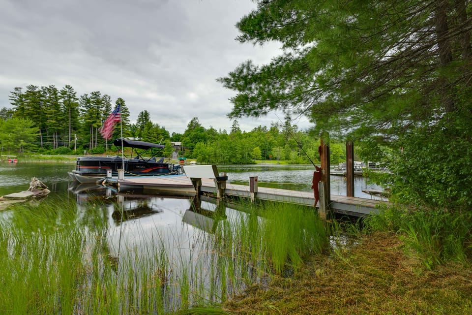 All-Season Family Retreat w/ Dock on Loon Lake! House in Capital District, NY, USA