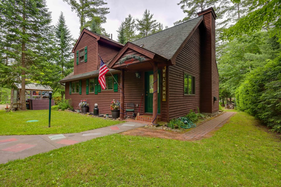 All-Season Family Retreat w/ Dock on Loon Lake! House in Capital District, NY, USA