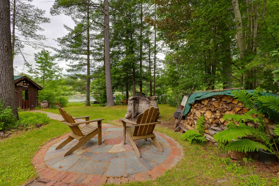 All-Season Family Retreat w/ Dock on Loon Lake! House in Capital District, NY, USA