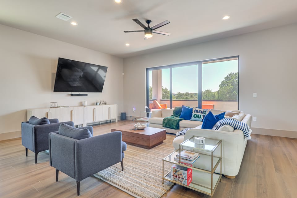 Walk to Lake Travis & Parks! Resort-Style Getaway House in Lago Vista