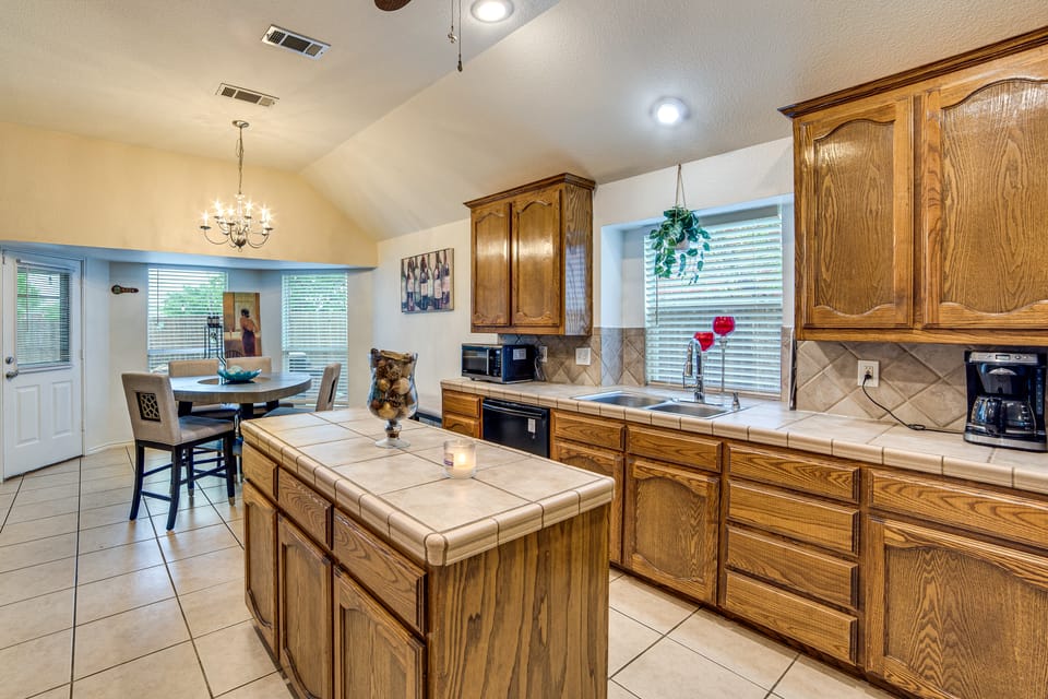 Spacious Arlington Home By Shops, Parks & Lakes House in Arlington