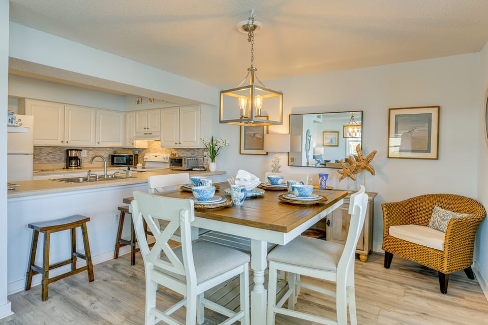 Fish, Swim & Dine: Ocean-View Orange Beach Condo Apartment in Ono Island