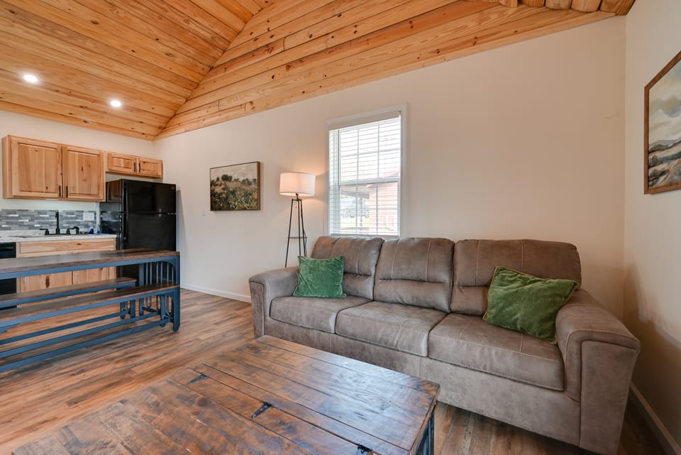 Lake Cumberland Views! Boating & Fishing Basecamp House in Burnside