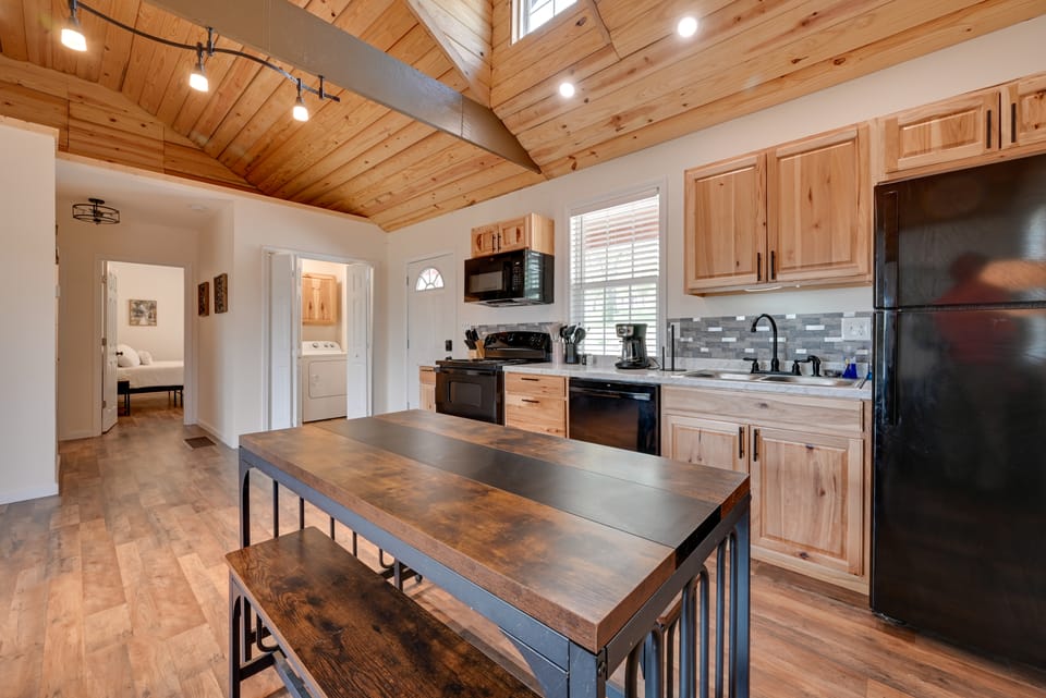 Lake Cumberland Views! Boating & Fishing Basecamp House in Burnside