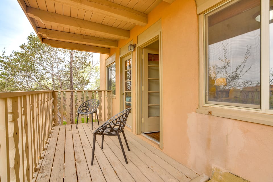 11-Min Walk to Santa Fe Plaza! Condo w/ Pool Apartment in Santa Fe
