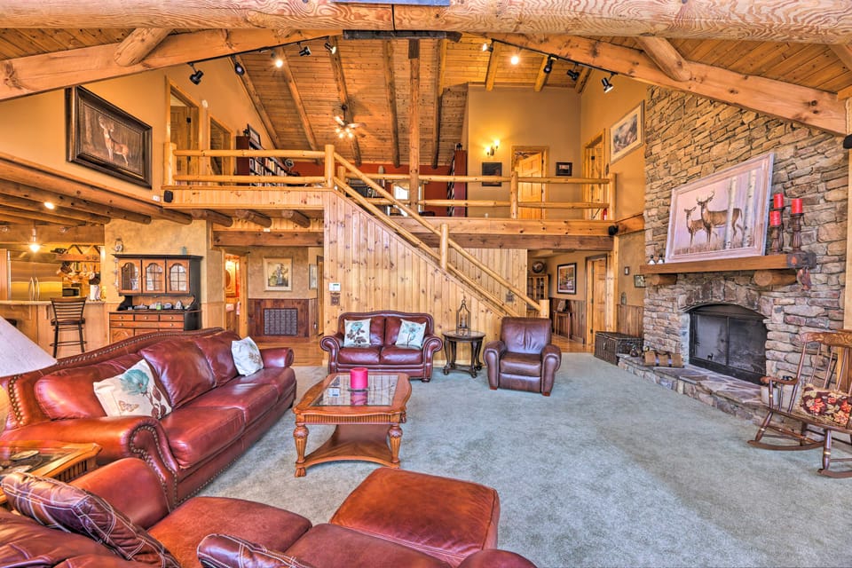 'Serenity on the River' Luxe Lewisburg Cabin! House in West Virginia